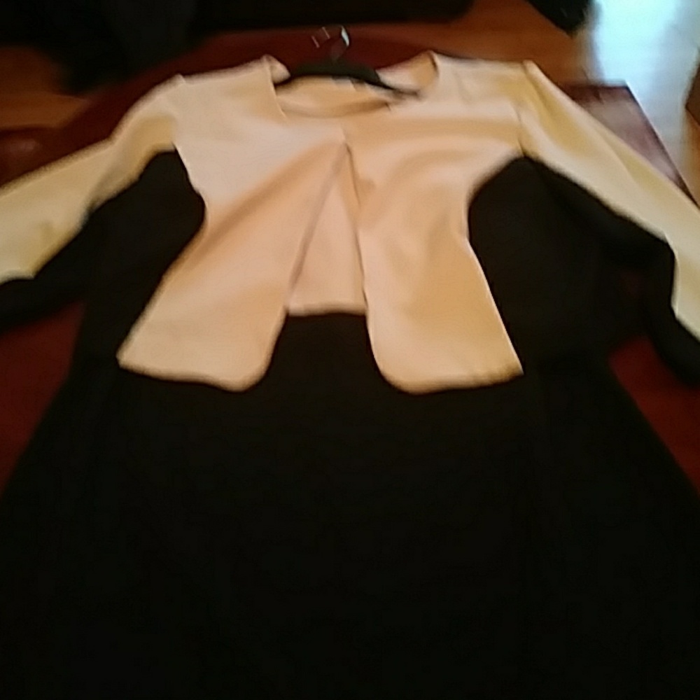 Stunning ! 2 Piece Professional Dress Suit